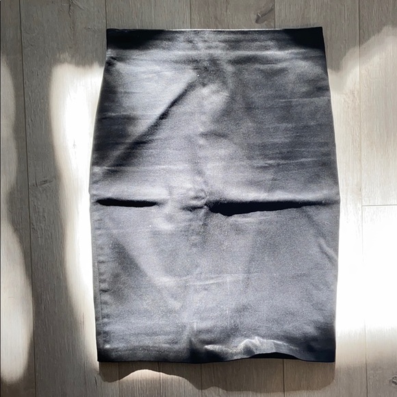 Black shine pencil skirt - Picture 2 of 5